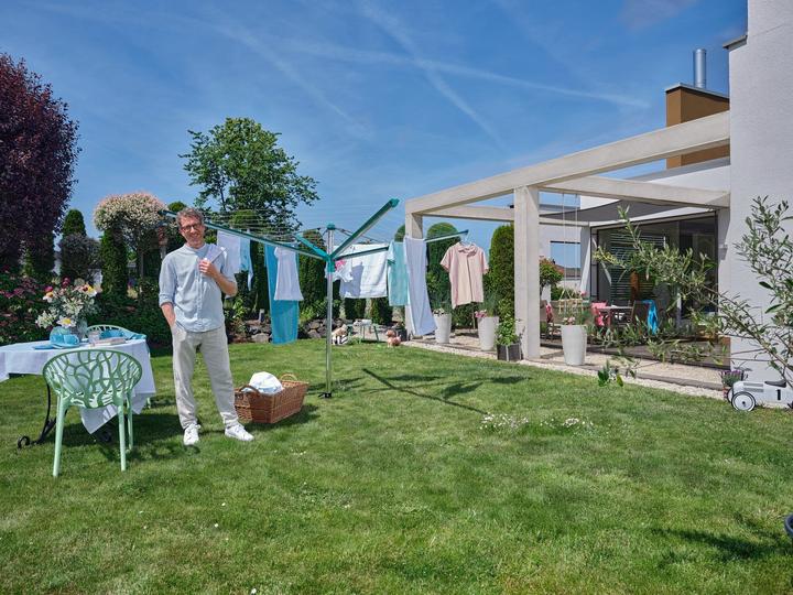 Actual product image Leifheit Linomatic 500 Deluxe Cover laundry umbrella (50 m)