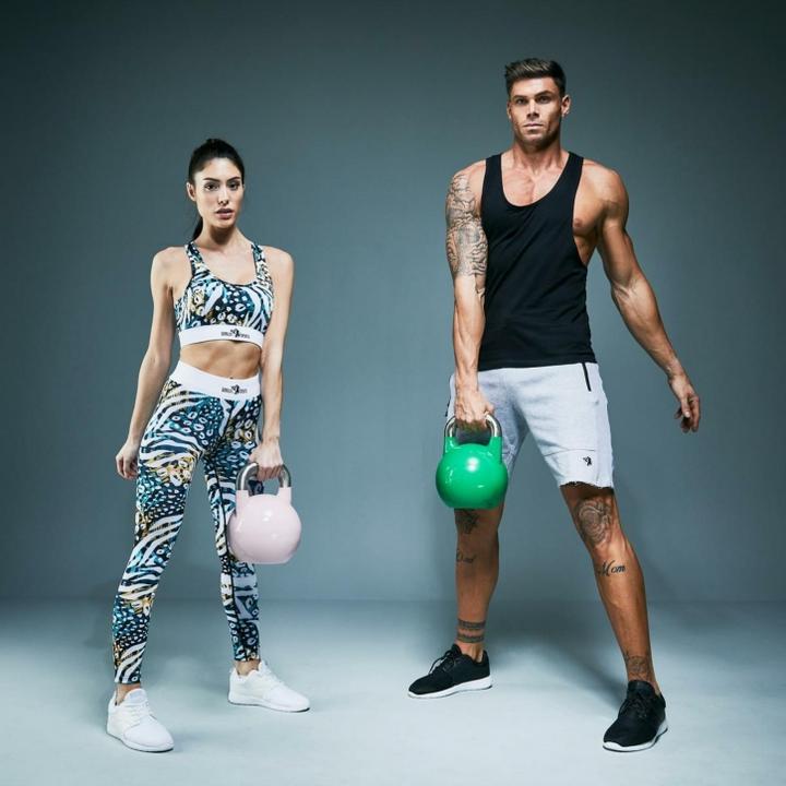 Produktbild Gorilla Sports Kettlebell Competition (1 x 40 kg, 1 x 32 kg, 1 x 20 kg, 1 x 24 kg, 1 x 28 kg, 1 x 8 kg, 1 x 16 kg, 1 x 12 kg)