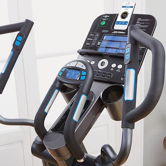 Produktbild Life Fitness E5 Crosstrainer mit Track Connect Konsole