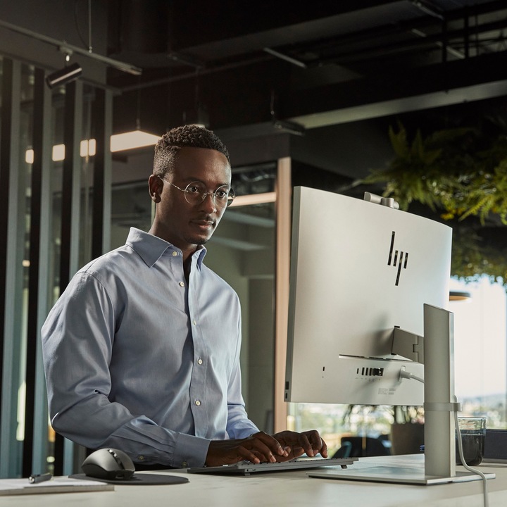 Produktbild HP EliteOne 870 G9 All-in-One PC, 68,6 cm (27"), Quad HD, Intel® Core™ i5, 16 GB, DDR5-SDRAM, 5 (Intel Core i5-14500, 16 GB, 512 GB)