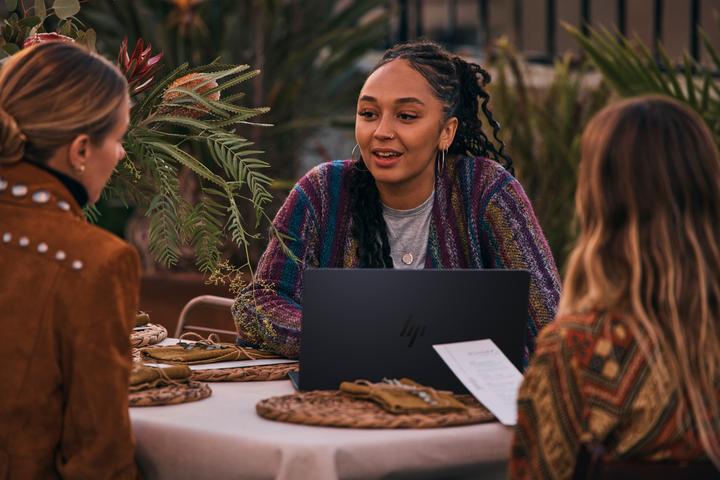 Produktbild HP Envy x360 15-fh0355ng (15.60", AMD Ryzen 5 7530U, 16 GB, 512 GB, DE)