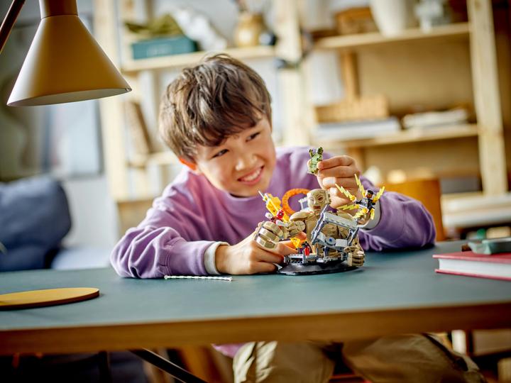 Actual product image LEGO 76280 Confidential (76280, LEGO Marvel)