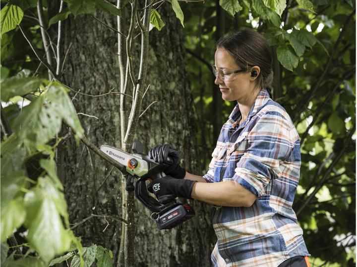 Actual product image Husqvarna Aspire® P8X-P4A mit Akku und Ladegerät (Battery chain saw)