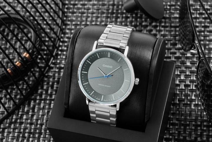Produktbild Casio Herrenuhr MTP-VT04D-8EDF + Box (39 mm)