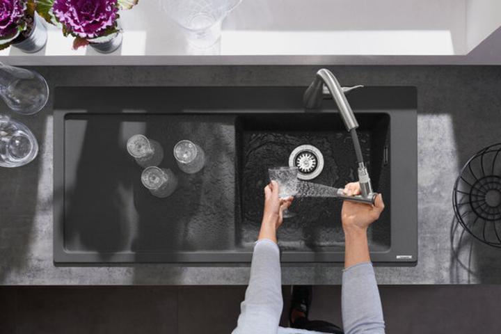 Actual product image hansgrohe HG single-lever sink mixer 220 METRIS DN 15 with sBox pull-out spray ES-Op.