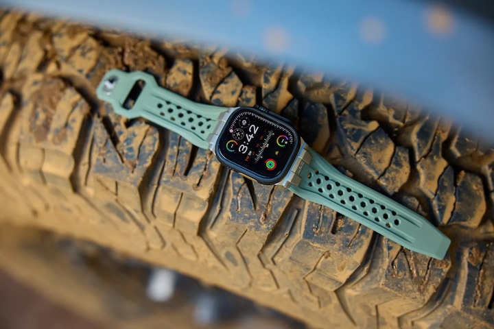 Actual product image UAG Urban Armor Gear Monarch Strap| Apple Watch Ultra/42/44/45/46mm| olive/titanium| (194158117236) (Fluoroelastomer, Rubber, Apple Watch Ultra)