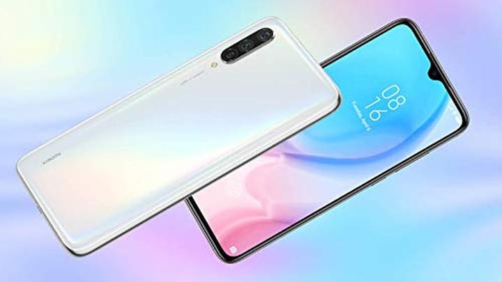 Produktbild Xiaomi Mi 9 lite (6.39") Dual SIM Android 9.0 USB Type-C White (64 GB, More than White, 6.39", Dual SIM, 4G)