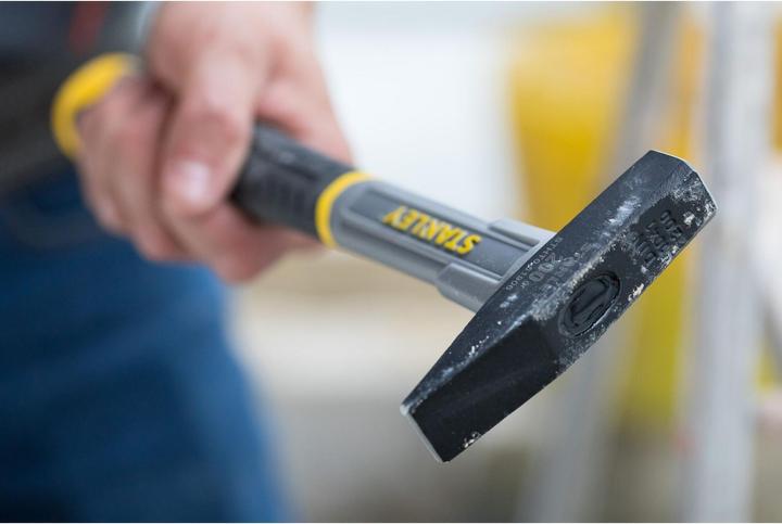 Actual product image Black & Decker fitter's hammer (357 g)