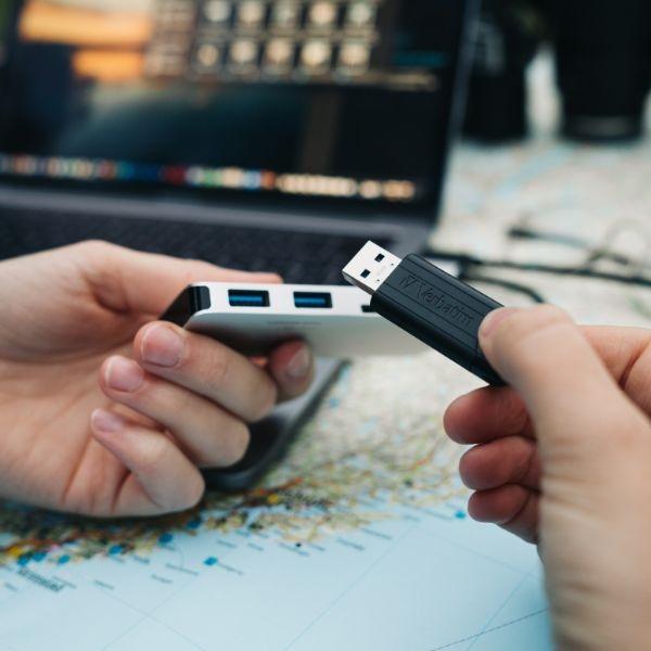 Actual product image Verbatim PinStripe USB Stick (64 GB, USB-A)