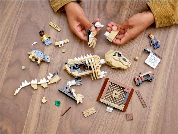 Productafbeelding LEGO T. Rex skelet in de fossielen tentoonstelling (76940, LEGO Jurassic World)