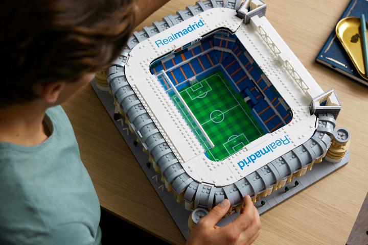 Produktbild LEGO Real Madrid - Santiago Bernabéu Stadion (10299, LEGO Icons, LEGO Seltene Sets)