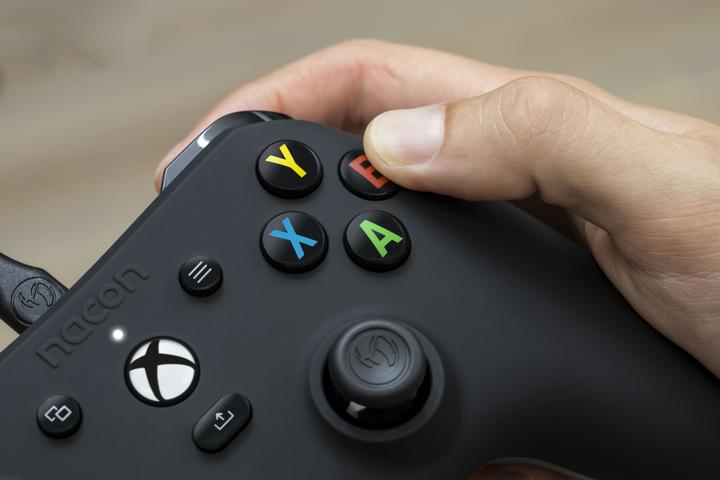 Actual product image Nacon Gaming EVOL-X Pro (Xbox Series X, Windows, Xbox One X, Xbox Series S, Xbox One S)