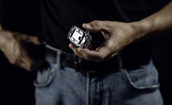 Image du produit ArmyTek Crystal WUV Grey Lampe de poche LED avec dragonne, avec interface USB (6.30 cm, 150 lm)