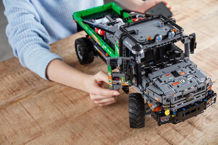 Image du produit LEGO Camion tout-terrain Mercedes-Benz Zetros (42129, LEGO Technic)