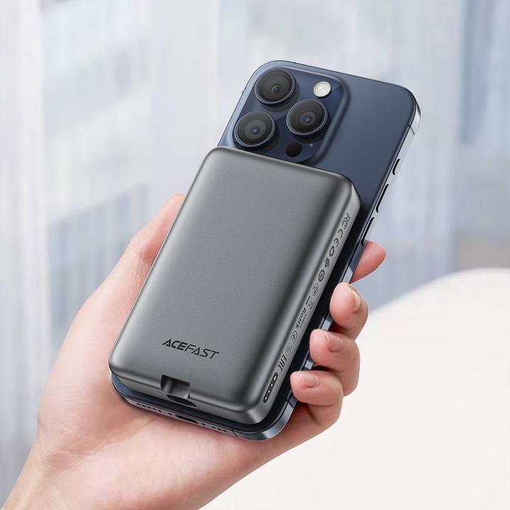 Actual product image Acefast Powerbank M10 Magnetic 2x USB-C PD 30W with 15W Inductive Charging and USB-C Cable - Black (10000 mAh, 30 W, 37 Wh)