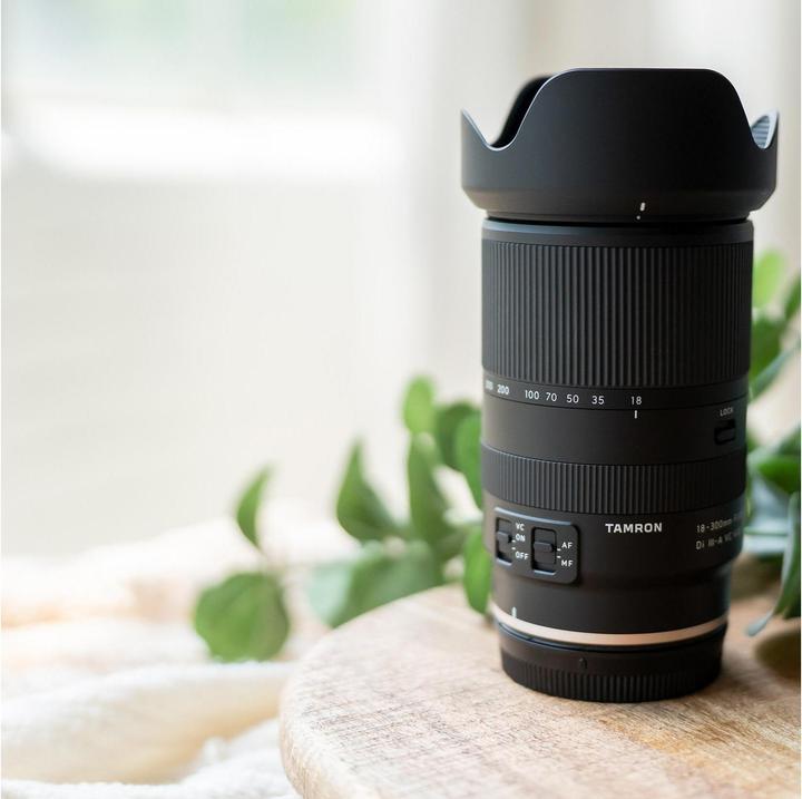 Produktbild Tamron 18-300mm F/3.5-6.3 Di III-A VC VXD Canon RF (Canon RF, APS-C / DX)