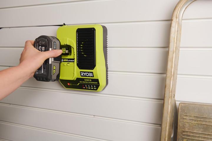 Actual product image Ryobi 8A fast charger RC18180 ONE+ 18V (18 V)