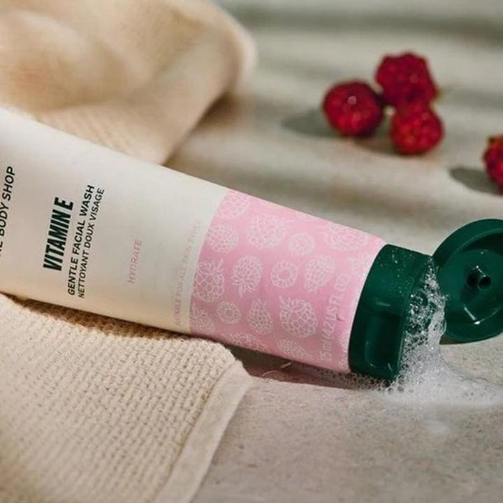 Actual product image The Body Shop Vitamin E Face Wash (125 ml)