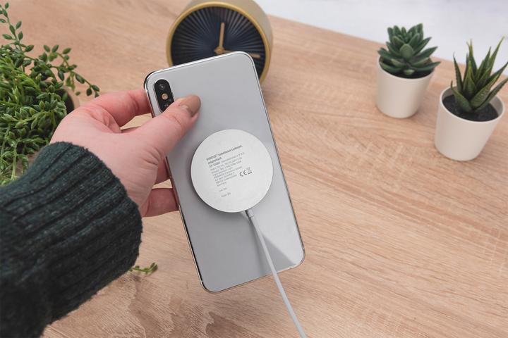 Actual product image Digitus Wireless Charging Pad (15 W)