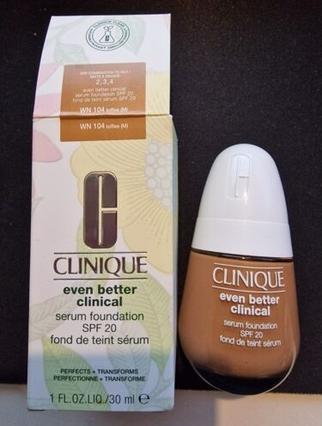 Produktbild Clinique Even Better Clinical Serum Foundation SPF 20 (Nr. WN104 - Toffee)