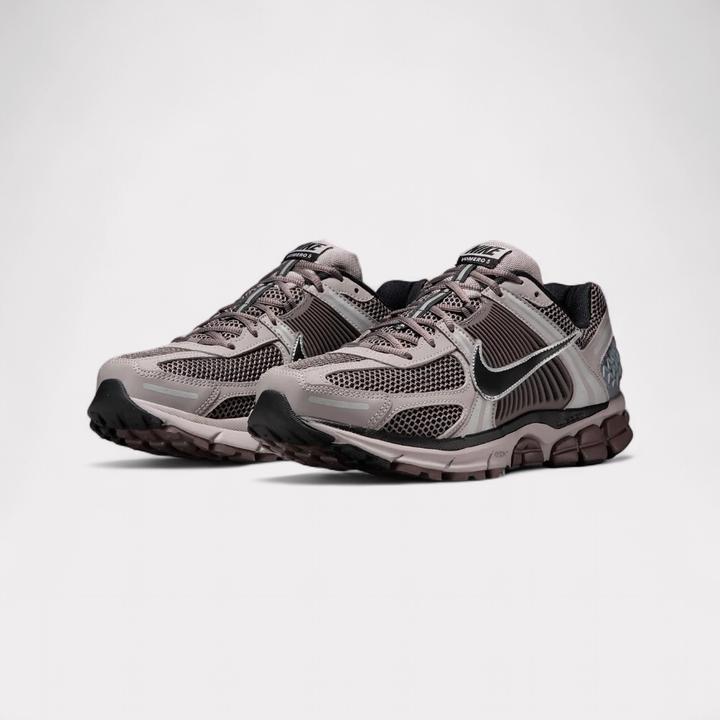 Immagine prodotto Nike Zoom Vomero 5 (40.5)