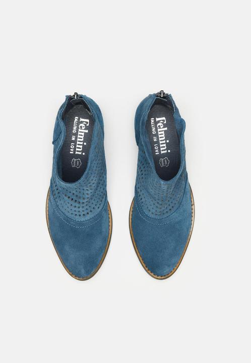 Produktbild Felmini Die Felmini-Stiefelette aus weichem Leder, besticht durch ihr schönes Stanzmuster. Diese Stiefelette (39)