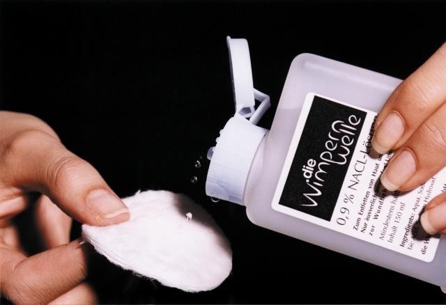 Produktbild Wimpernwelle Phys. Kochsalzlösung (Wimpernshampoo)