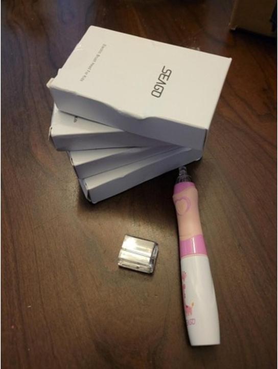 Immagine prodotto Sebago Spazzolino elettrico SEAGO per bambini con 4 nuove testine (Spazzolino sonico)
