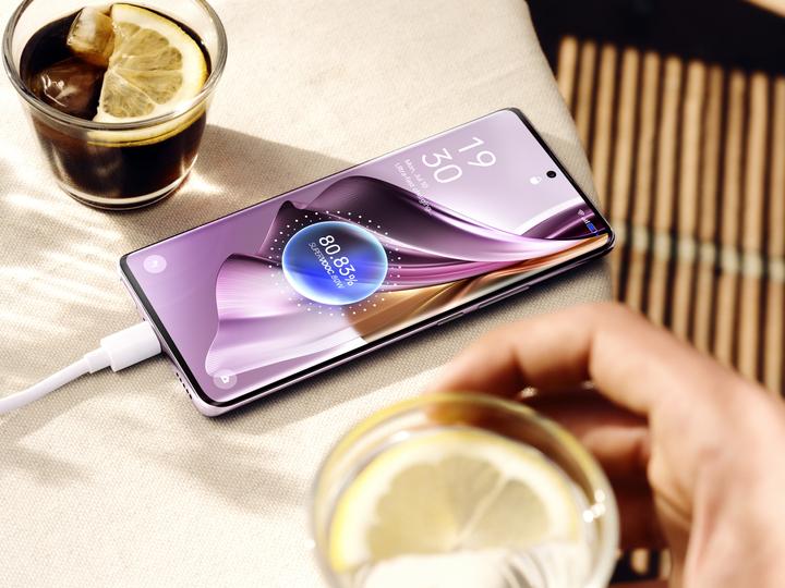 Productafbeelding OPPO Reno 10 Pro (256 GB, Glanzend Paars, 6.70", Dubbele SIM, 5G)