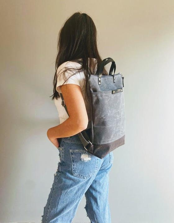 Image du produit Only-Bags.Store Sac à dos en toile cirée - gris gris foncé, sac à dos, sac à dos pour Macbook 13