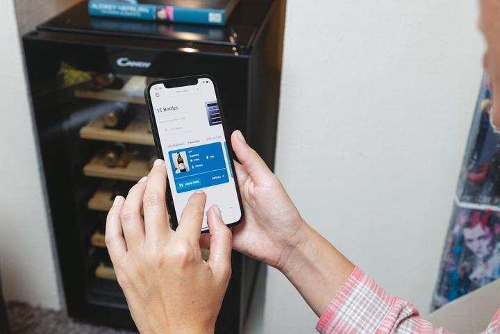 Actual product image Candy DiVino CWCEL 210 Compressor wine cooler Freestanding Black 21 bottle(s)