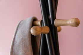 Image du produit Wenko Portemanteau sur pied avec quatre crochets Loft en tube d'acier - noir