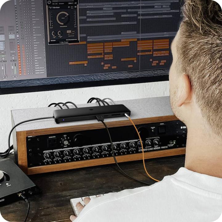 Produktbild Icy Box DockingStation mit 11-in-Anschlüssen dreifacher Videoausgabe,IB-DK2116-C (USB-C, 8 Ports)