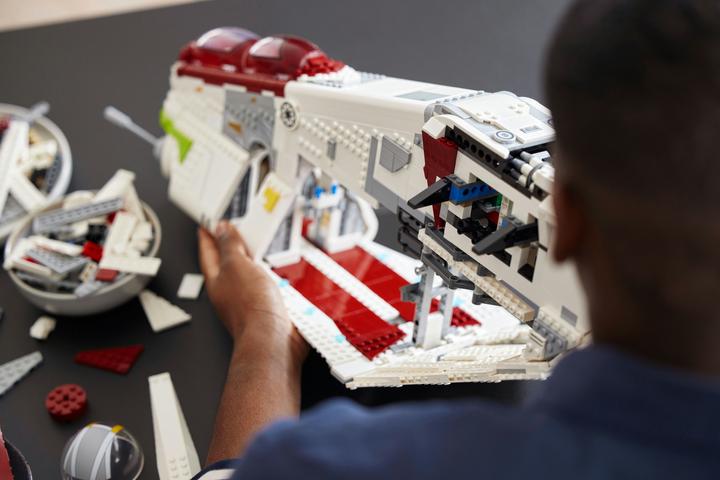 Actual product image LEGO UCS Republic Gunship (75309, LEGO Rare Sets, LEGO Star Wars)