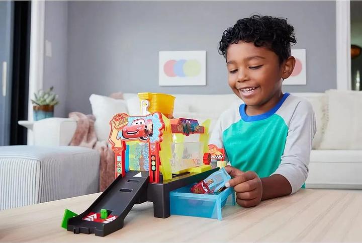 Actual product image Disney Pixar Cars Color Changers Lightning McQueen Autowaschanlage