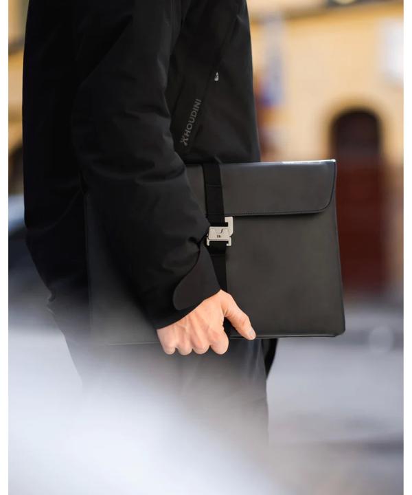 Actual product image D_b_ Essential Laptop Sleeve 13 Black Out (13")