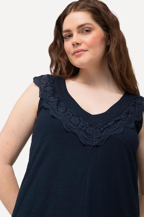 Immagine prodotto Ulla Popken Top dal taglio lungo e smanicato in cotone biologico con pizzo e scollo a V (50, 52)