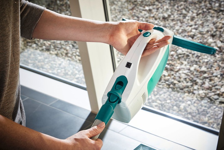 Actual product image Leifheit Dry & Clean window vacuum cleaner set with handle, washer, narrow suction nozzle