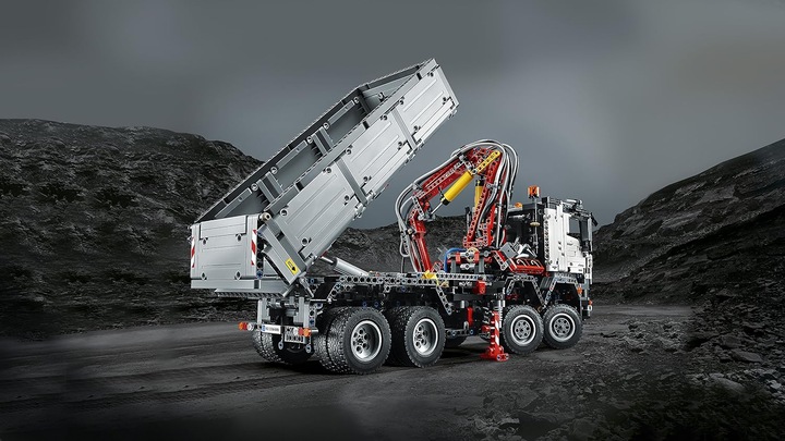 Actual product image LEGO Mercedes-Benz Arocs 3245 (42043, LEGO Technic)