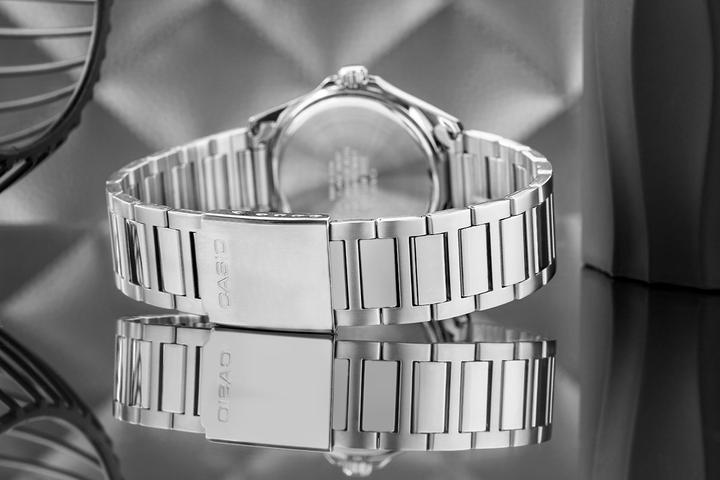 Actual product image Casio Collection (Analogue wristwatch, 45 mm)