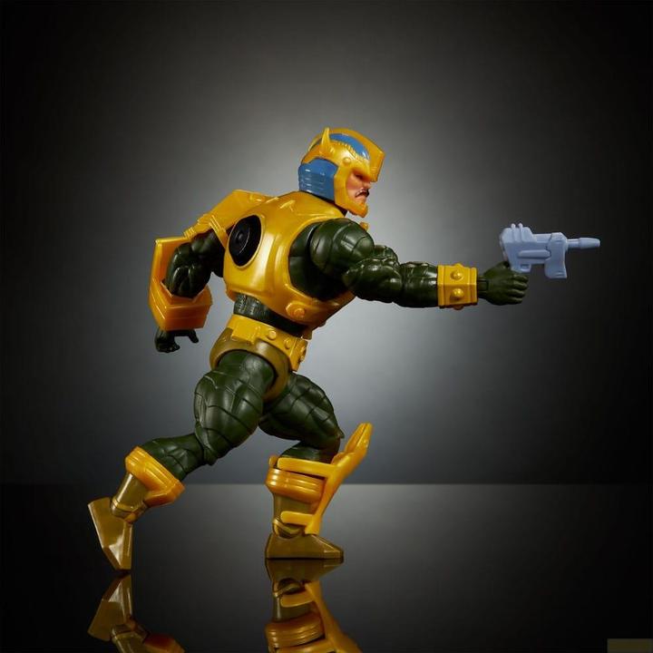 Immagine prodotto Mattel Masters of the Universe x Transformers figurina Bumblebee Armor Man-At-Arms heo Esclusiva Europea 1