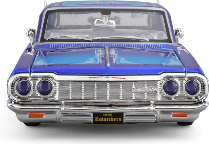 Actual product image Maisto Chevrolet Impala 1964 Lowrider 1/24 blue