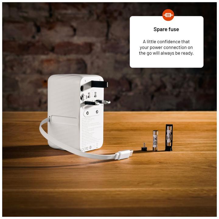 Actual product image Fixed Voyager World Adapter, 4xUSB-C/1xUSB, GaN, 85W, white