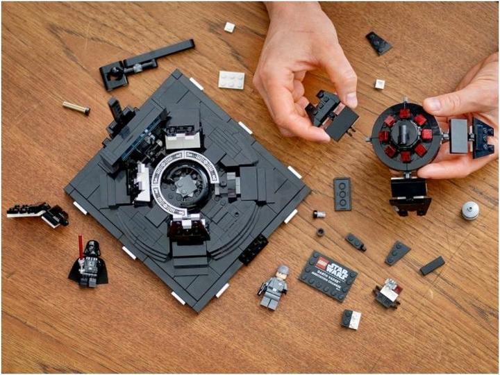 Produktbild LEGO Darth Vader - Meditationskammer (75296, LEGO Seltene Sets)