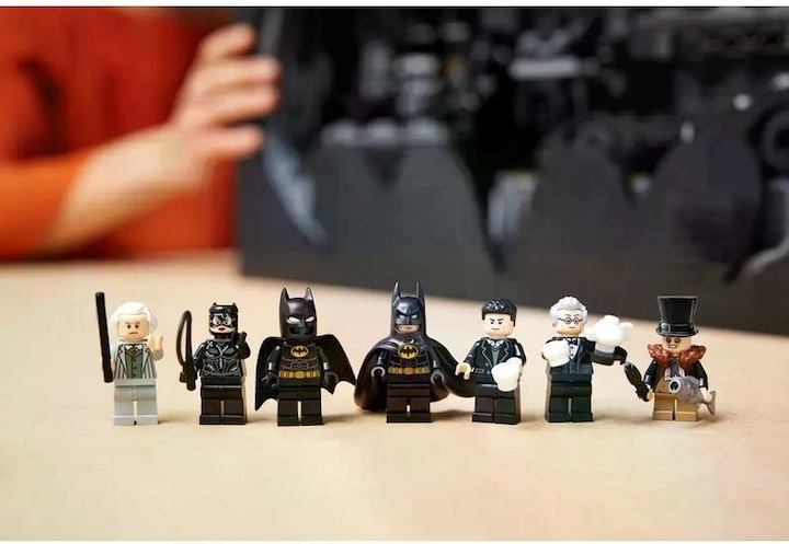 Produktbild LEGO Bathöhle Schaukasten (76252, LEGO DC, LEGO Seltene Sets)
