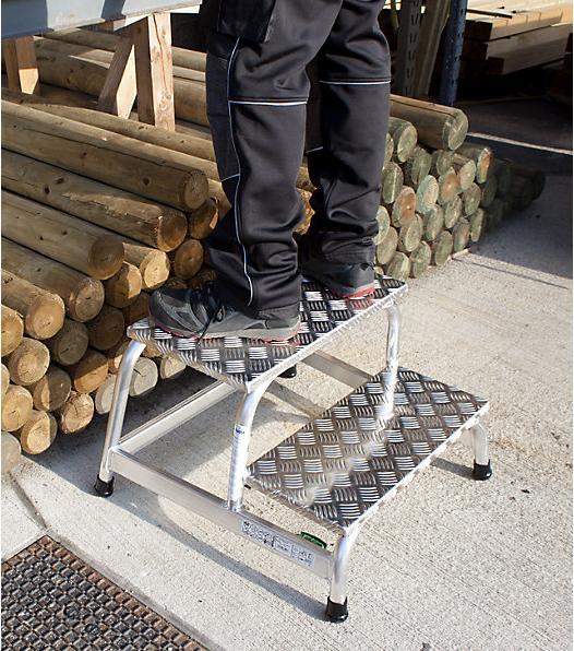 Produktbild Krause 805027 Tritthocker Aluminium (Trittleiter, 68 cm)