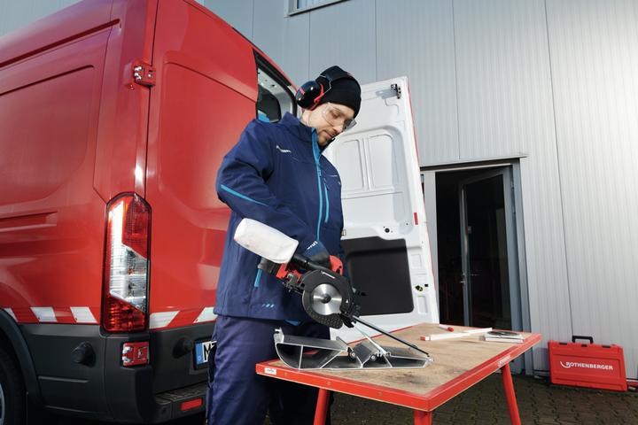 Actual product image Rothenberger PIPECUT mini cordless universal saw 18 V 125 mm + 1x battery 4.0 Ah + charger + guide sch