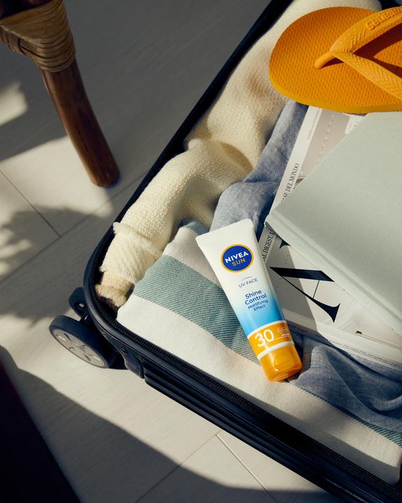 Immagine prodotto NIVEA Sun UV Face Shine Control (Crema solare viso, SPF 30, 50 ml, 69 g)
