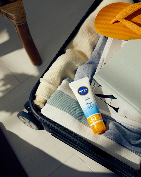 Produktbild NIVEA Sun UV Face Shine Control (Sonnencreme Gesicht, SPF 30, 50 ml, 66.90 g)
