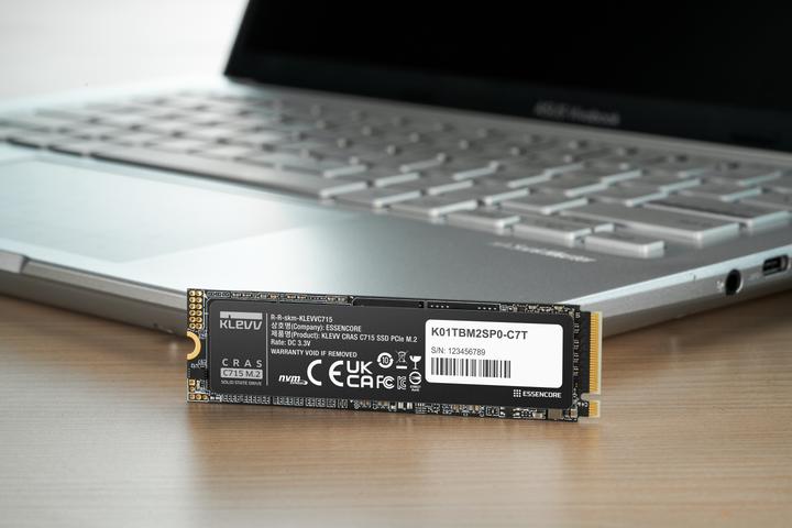 Immagine prodotto Klevv SSD C715 M.2 512GB PCIe Gen3x4 (512 GB, M.2 2280)
